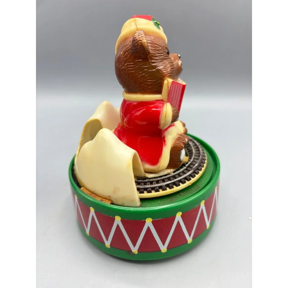 Vtg Christmas Musical Teddy Bear Caroler Santa Hat Village Train Music Box‎